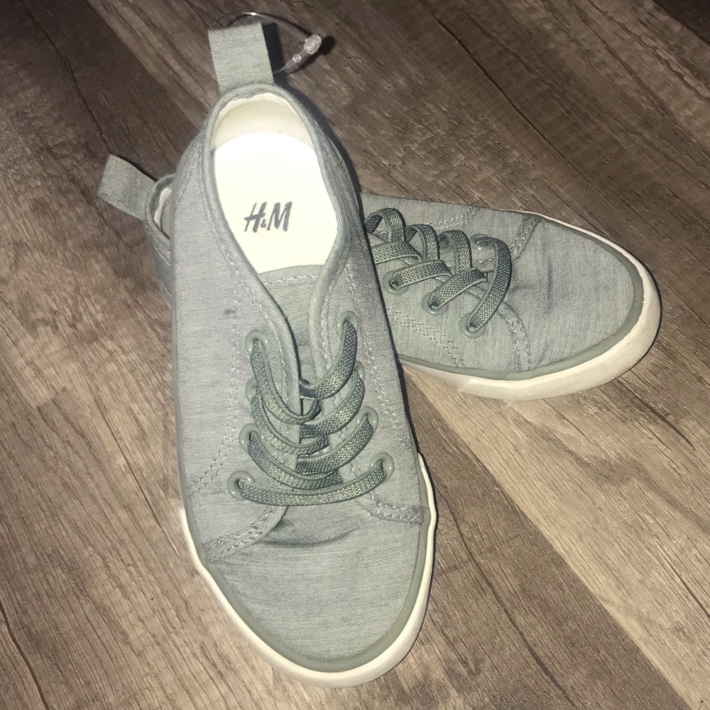 Toddler boy slip on sneakers-size 9.5
